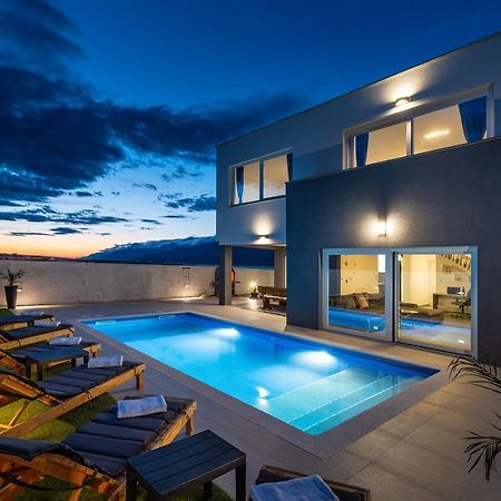 Luxury Villa Noemi ราชานาส ภายนอก รูปภาพ