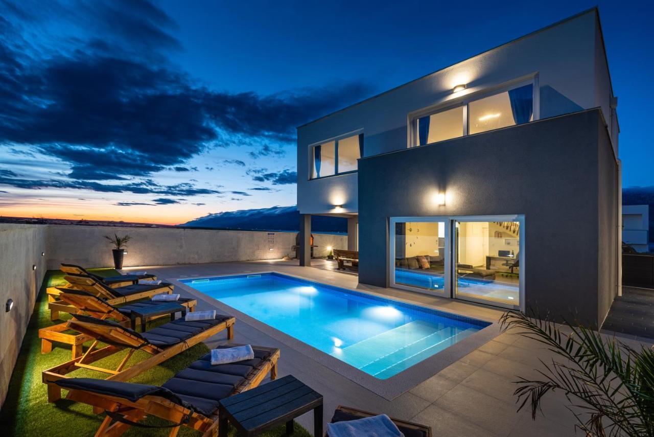 Luxury Villa Noemi ราชานาส ภายนอก รูปภาพ