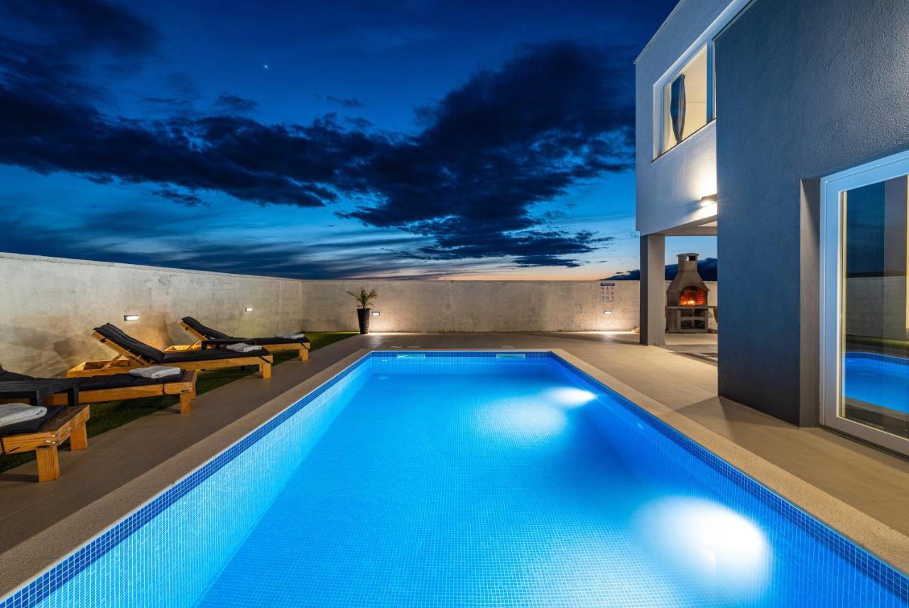 Luxury Villa Noemi ราชานาส ภายนอก รูปภาพ