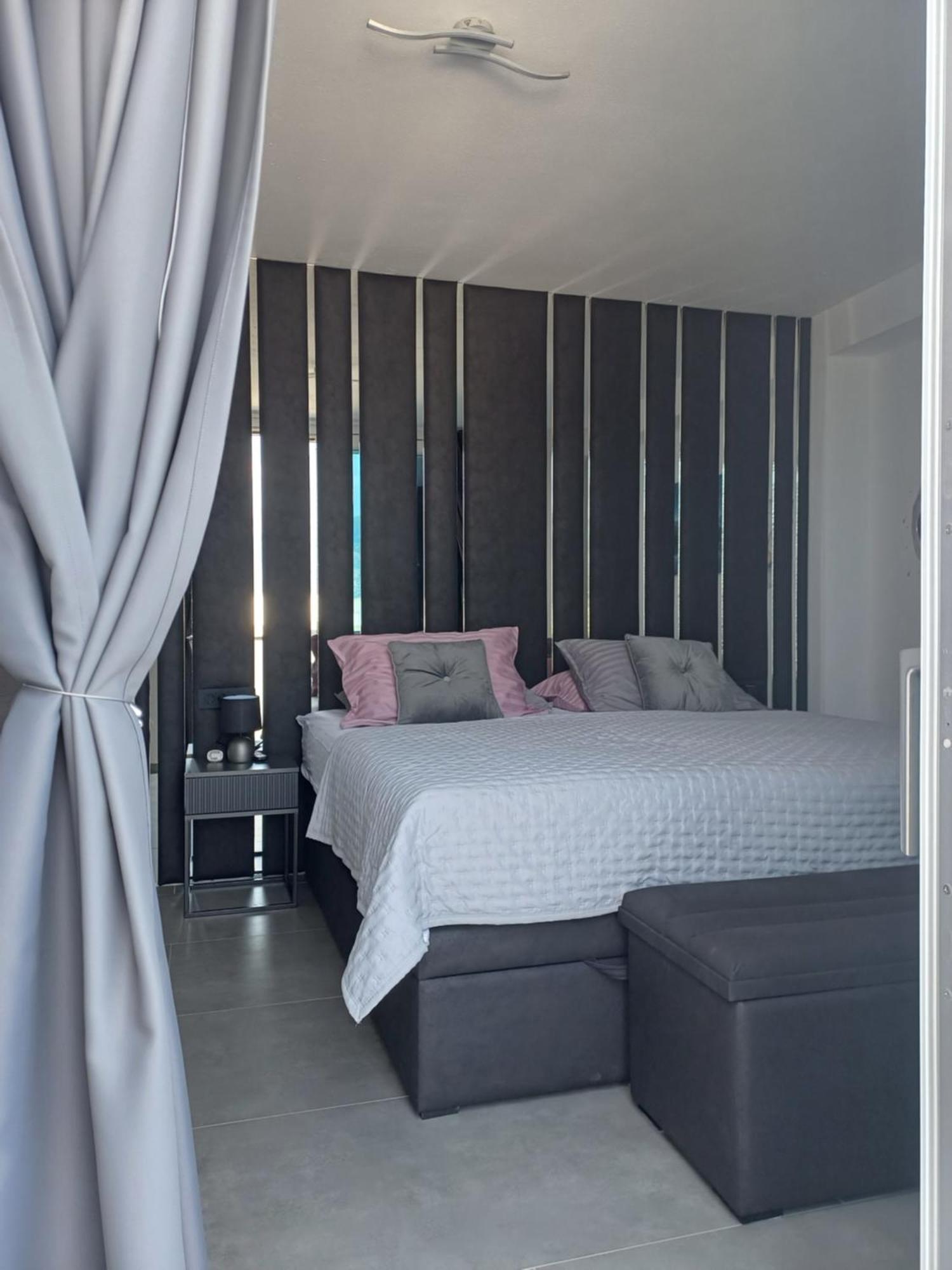 Luxury Villa Noemi ราชานาส ภายนอก รูปภาพ